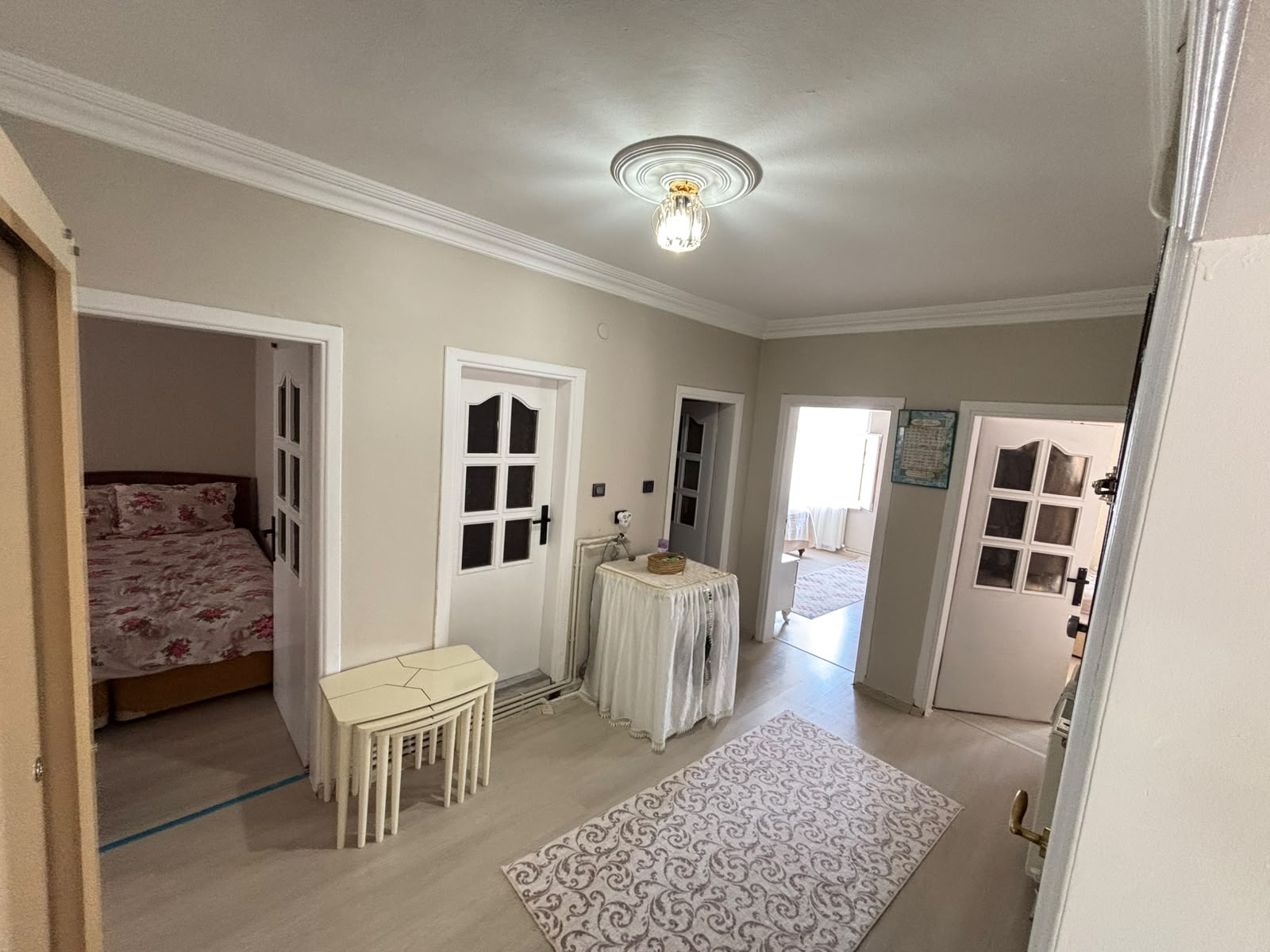 MABELDEN ŞEREFİYEDE ŞEHRİN DİBİNDE SATILIK 3+1 GENİŞ DAİRE